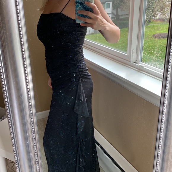 Iridescent evening gown with ruffles and rouching - Picture 5 of 8